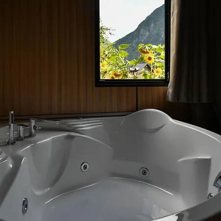Capsule House Theth Shkoder