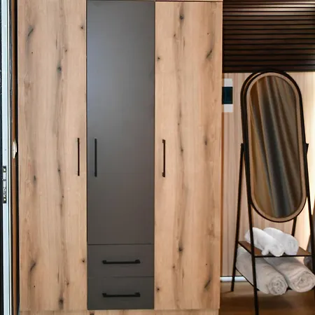 Capsule House Theth Hotel *