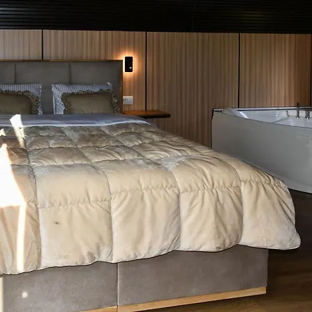 Hotel Capsule House Theth *